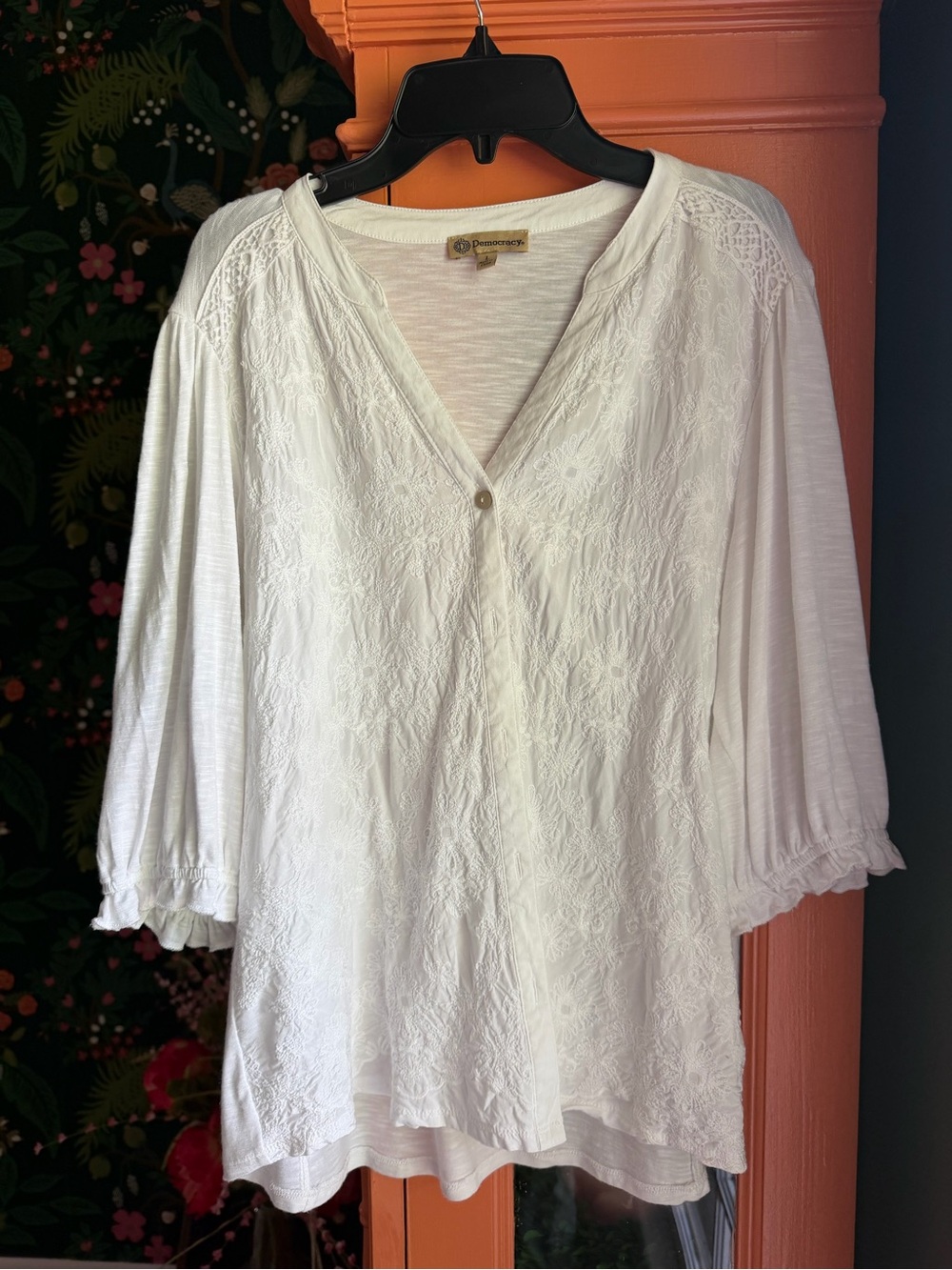 Democracy White Embroidered V-Neck Tunic Top